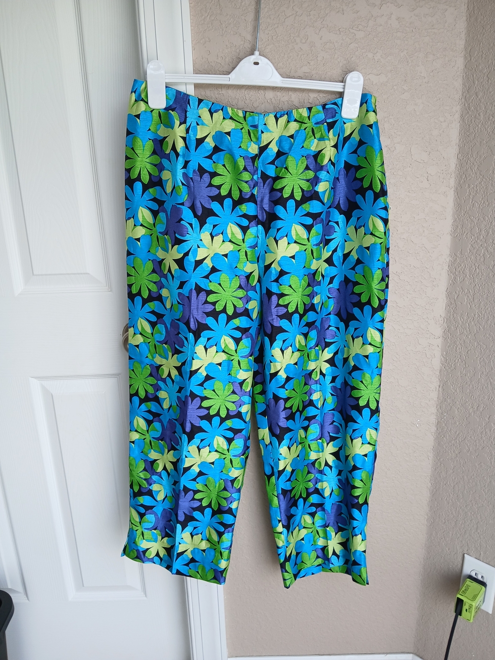 Giorgio Fiorelli Bright Floral Capri Pants in Blue, Teal & Lime